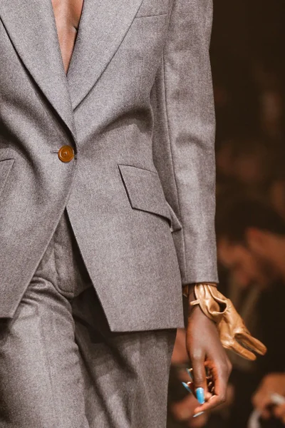 Look 18